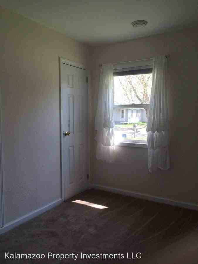 3005 Virginia Ave - Photo 3 of 13