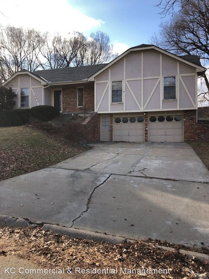 709 Ne 98th Ter - Photo 3 of 50