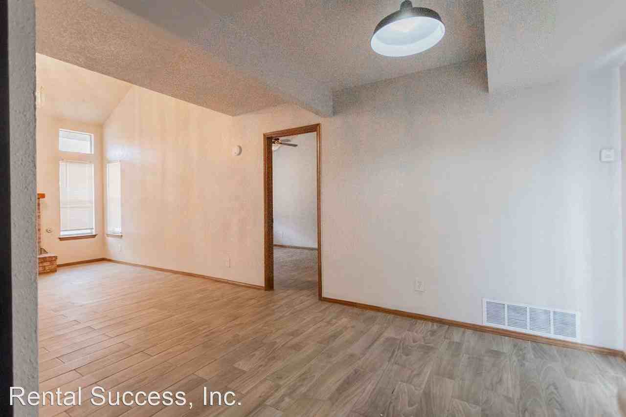 11816 Don Meredith Ln - Photo 3 of 20