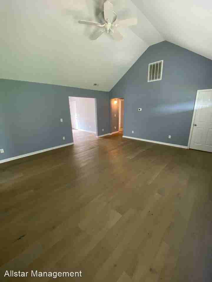 118 Cleo Cir - Photo 3 of 13
