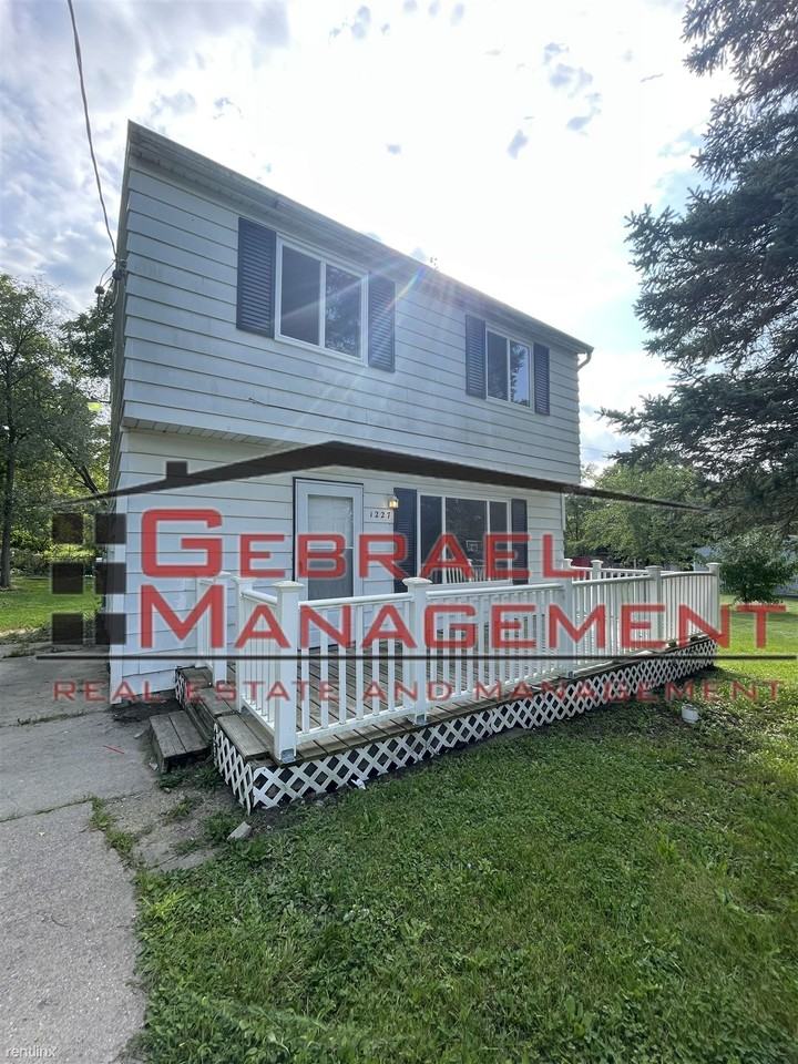 1227 Knickerbocker Ave - Photo 2 of 13