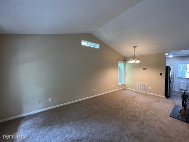2716 Vestal St - Photo 3 of 20