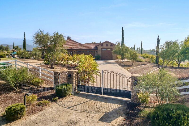 36765 Bianca Way - Photo 2 of 50