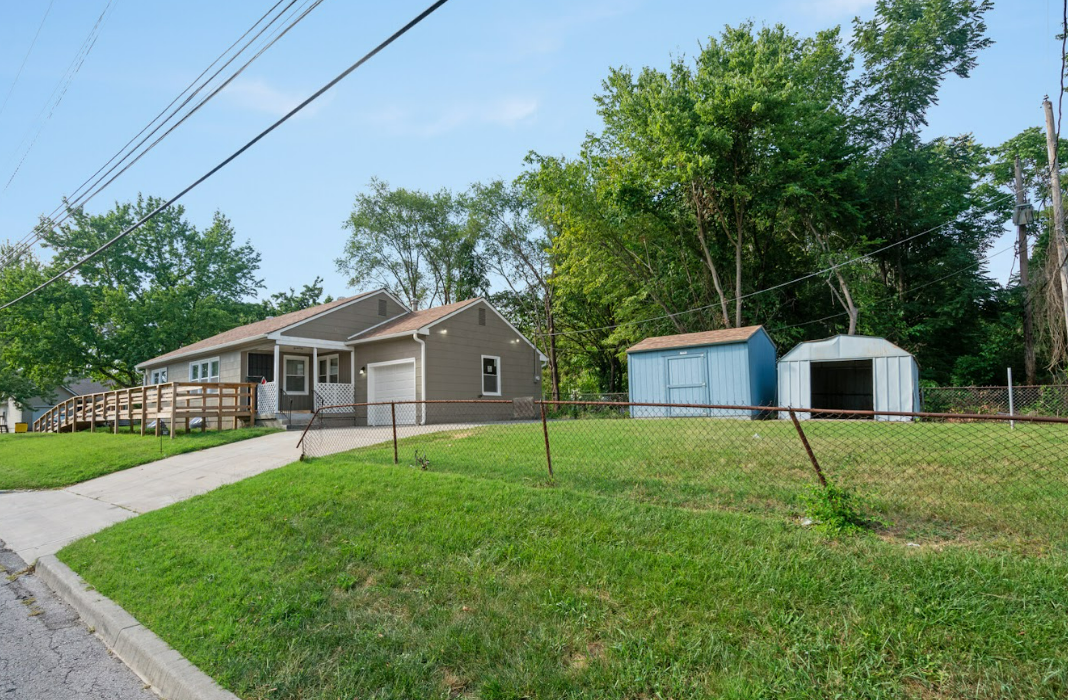 3447 Cypress Ave - Photo 2 of 10