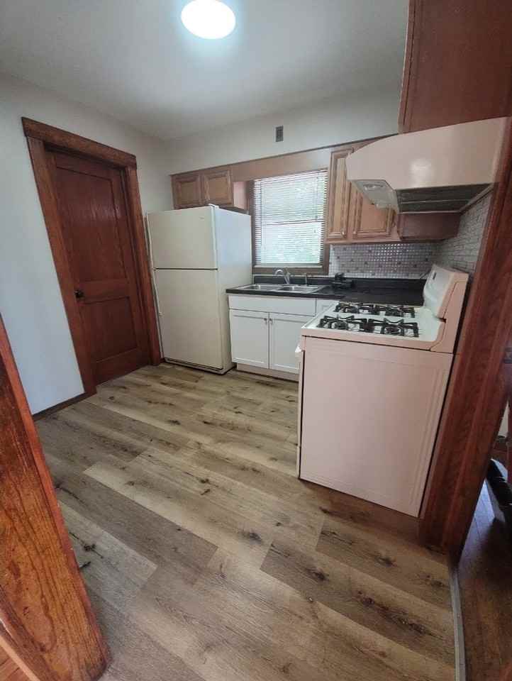 211 Elgin Road S Channing St #2 - Photo 7 of 9