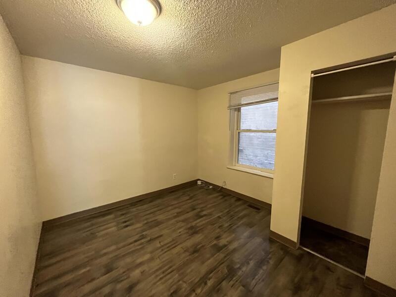 560 S St - Photo 6 of 15