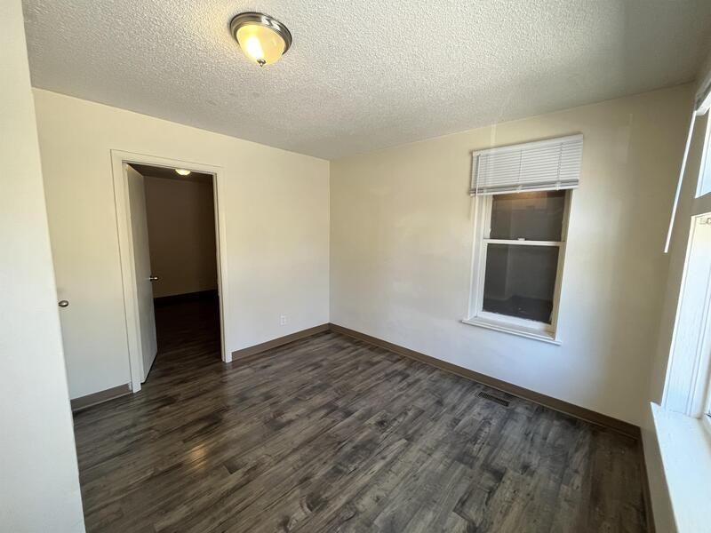 560 S St - Photo 7 of 15