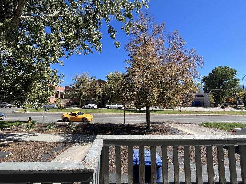560 S St - Photo 2 of 15