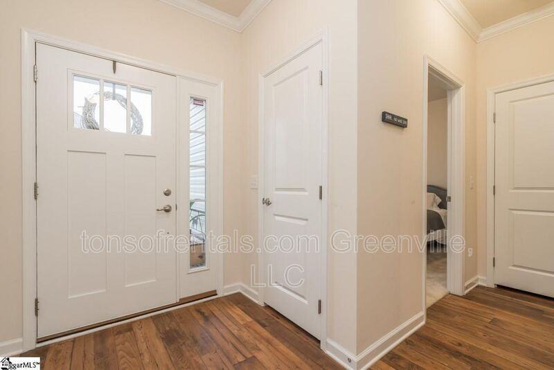 301 Mercer Dr - Photo 4 of 20