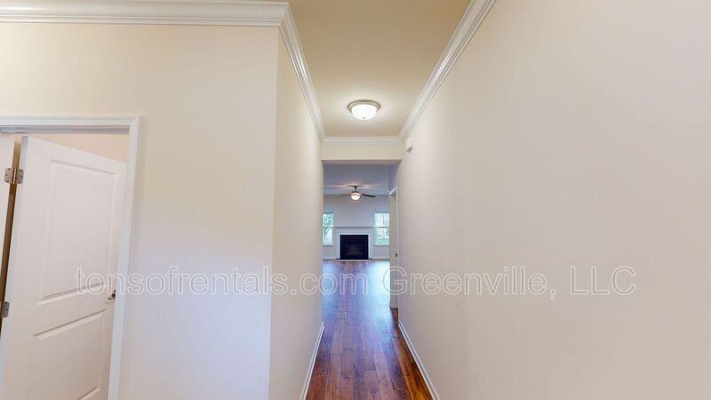 301 Mercer Dr - Photo 5 of 20