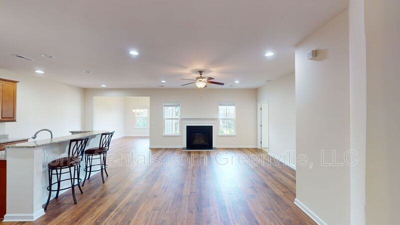 301 Mercer Dr - Photo 6 of 20