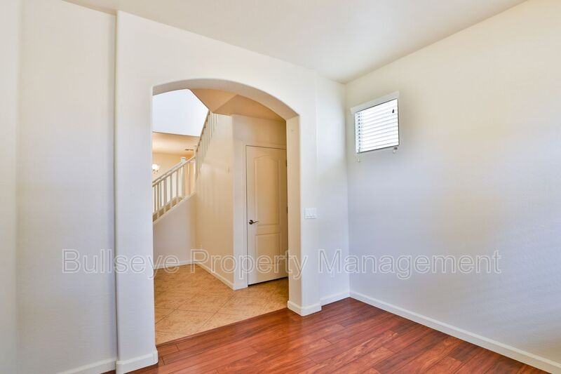 3474 E Liberty Ln - Photo 3 of 29