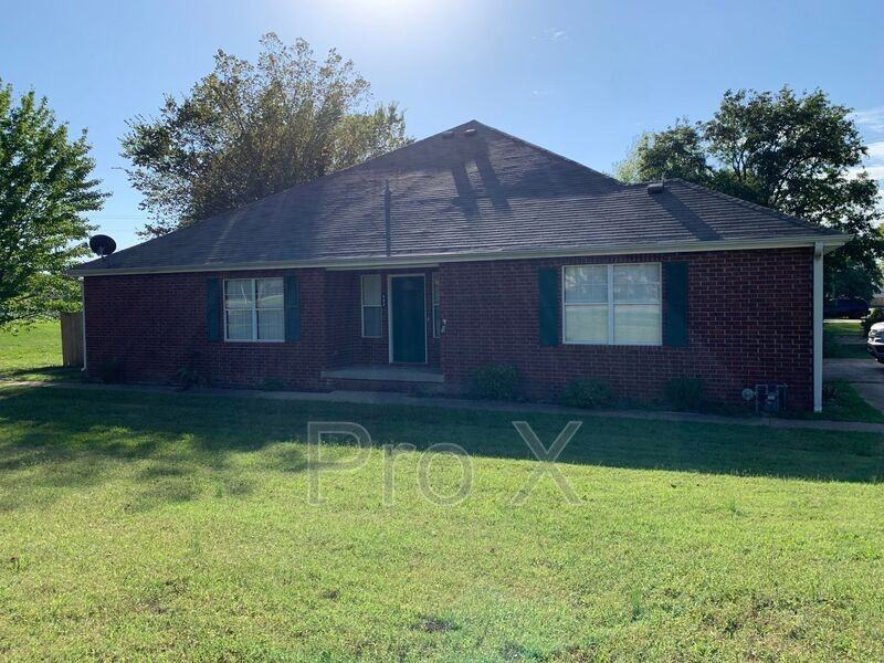 802 Briarbrook Dr - Photo 2 of 14