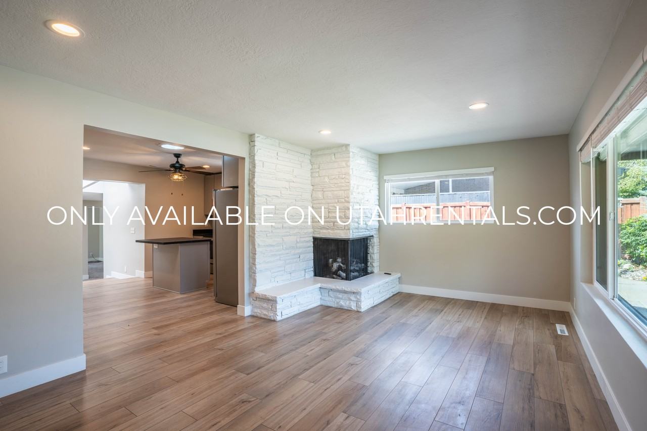 1661 Nw - Photo 2 of 29