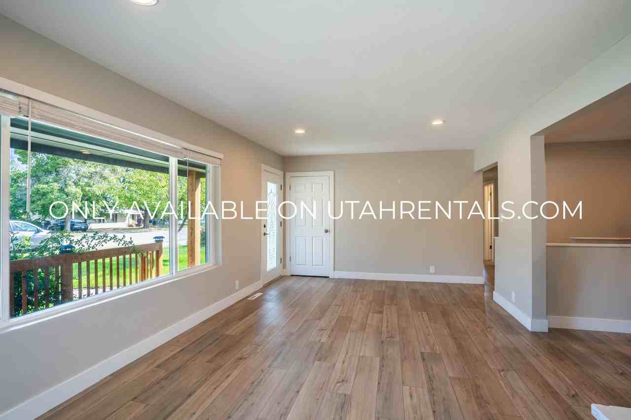 1661 Nw - Photo 3 of 29