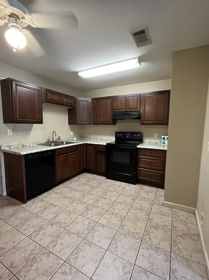 11226 Harvest Dr - Photo 2 of 7