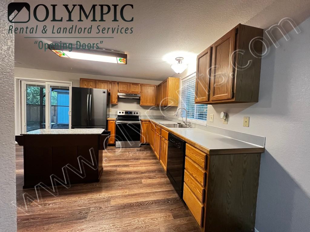 7611 Thrush Dr Se - Photo 3 of 36