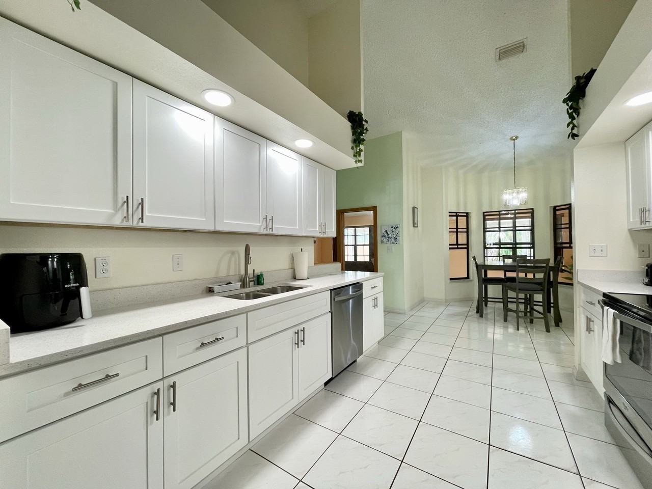 4710 Cresson Ct - Photo 5 of 35