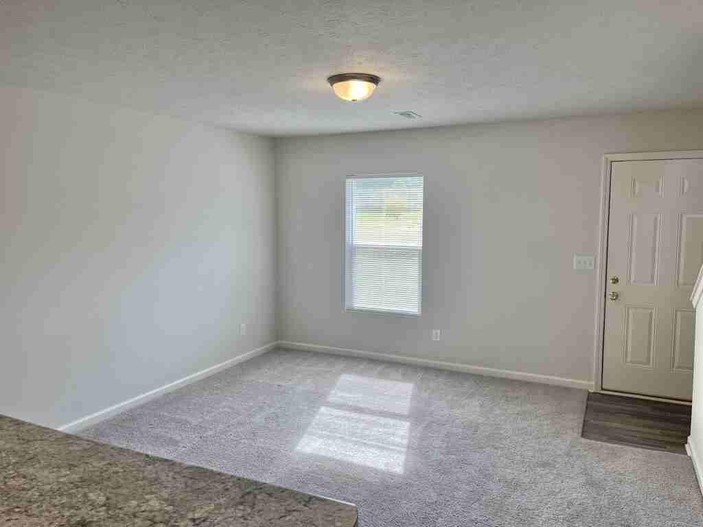 1514 E Holly Dr - Photo 3 of 21