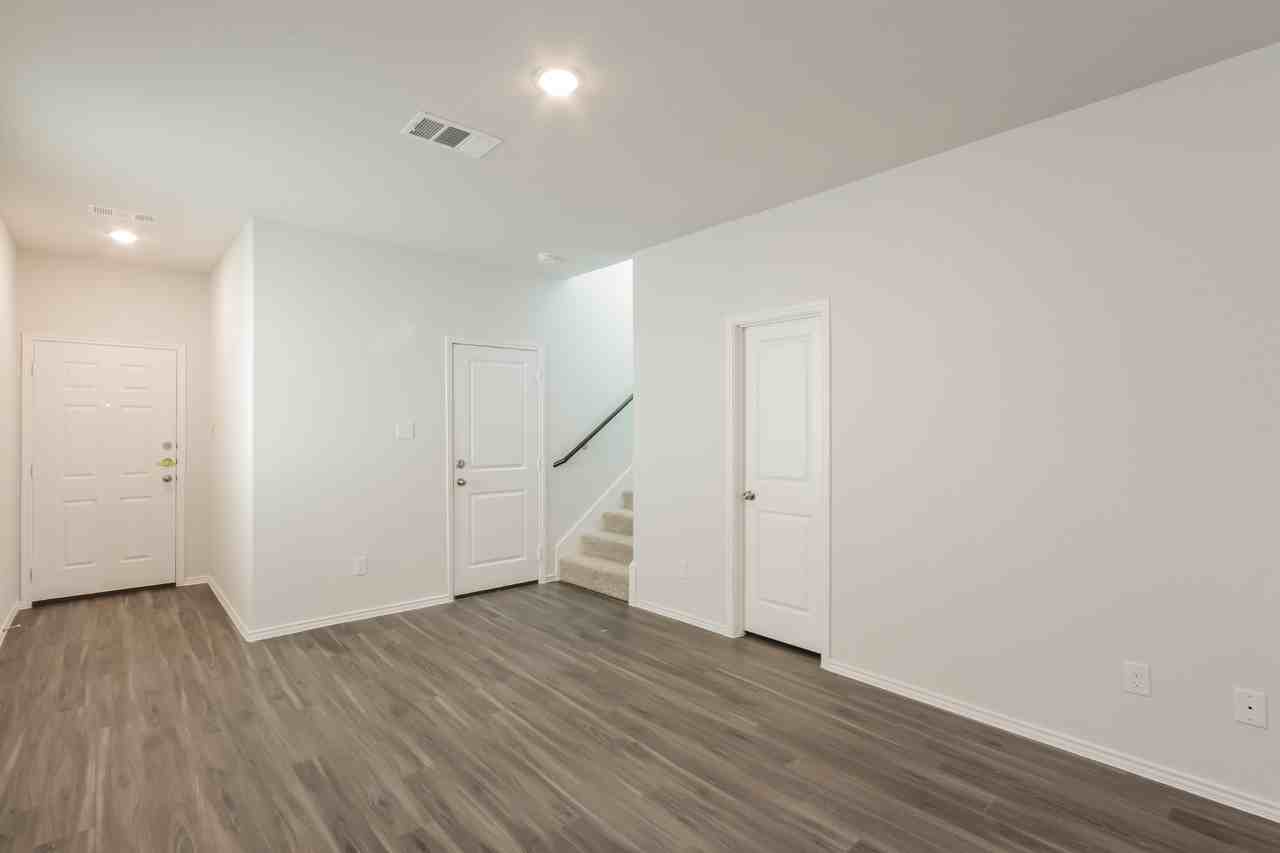 1300 Jonah Ln - Photo 3 of 16