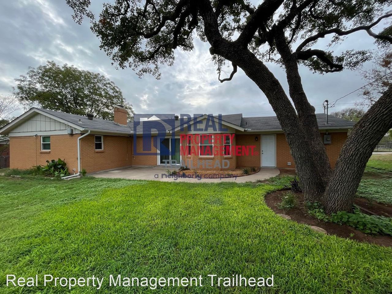 1005 College Ave - Photo 2 of 24