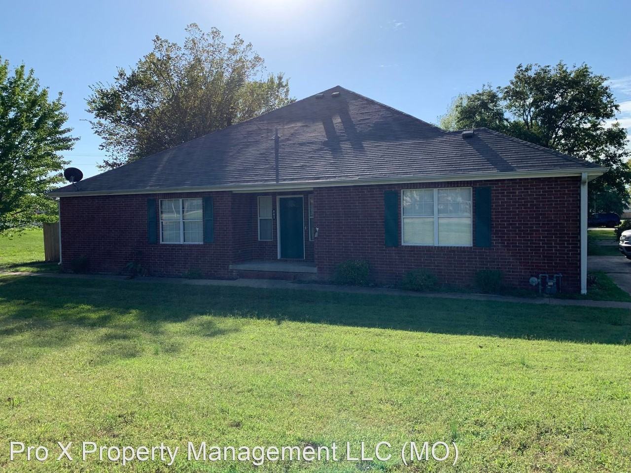 802 Briarbrook / 92 Hedge Dr - Photo 2 of 14