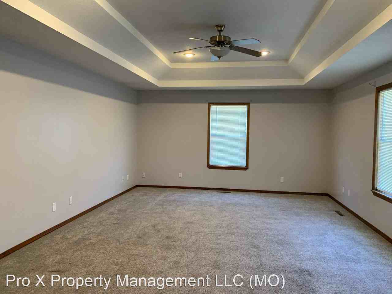 802 Briarbrook / 92 Hedge Dr - Photo 3 of 14