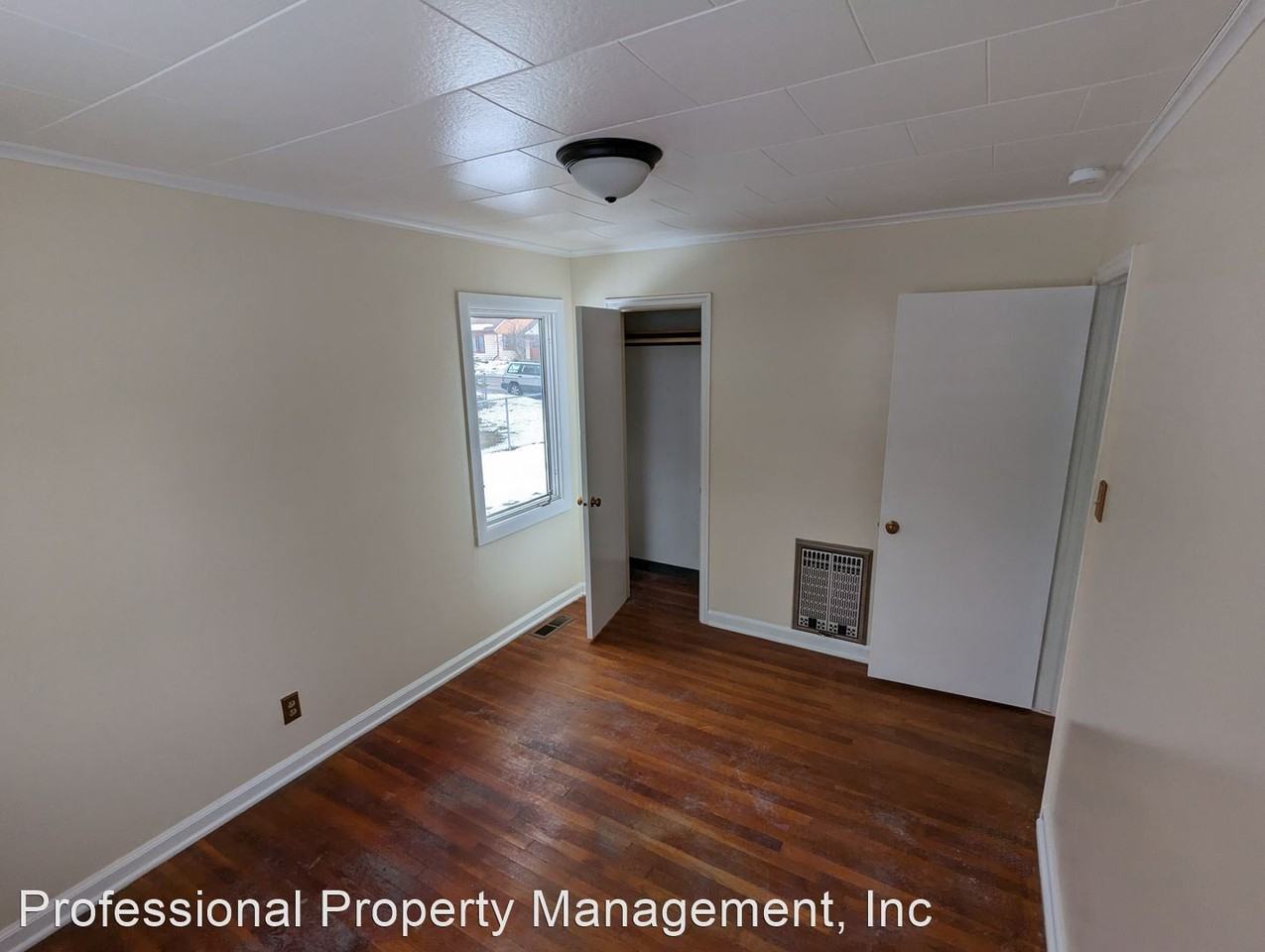 1101 Van Buren St - Photo 3 of 7