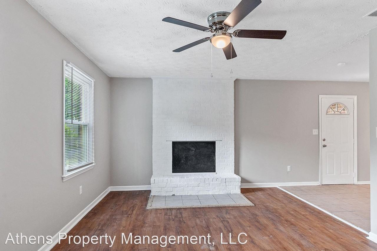 335 Jockey Club Dr - Photo 2 of 16