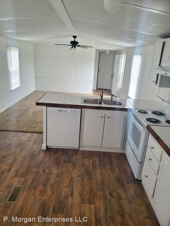 1029 Jacks Dr - Photo 2 of 13