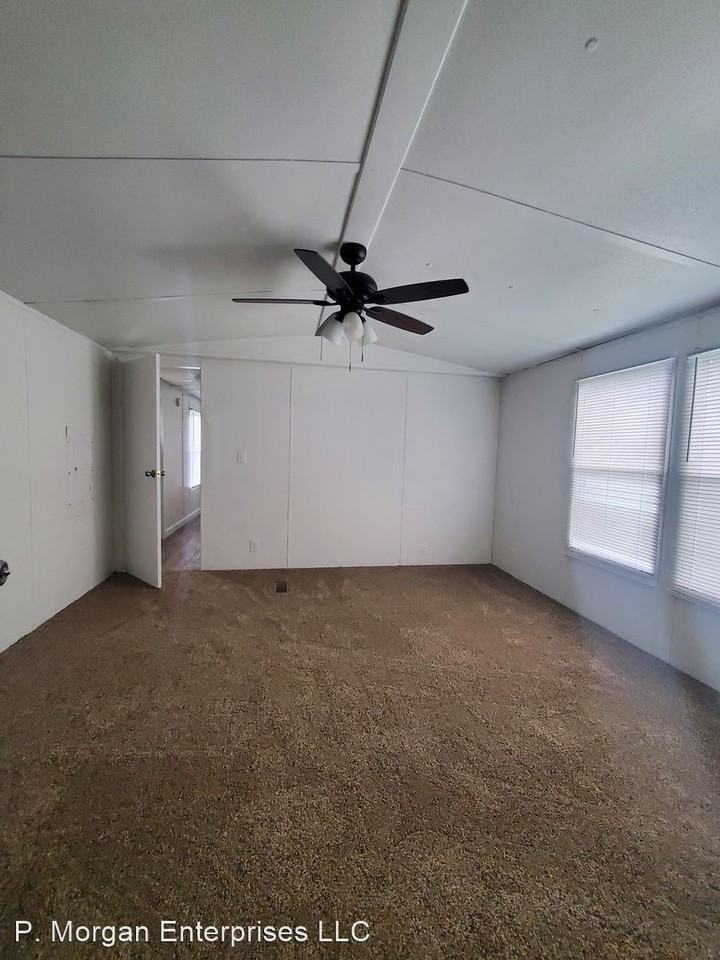 1029 Jacks Dr - Photo 3 of 13