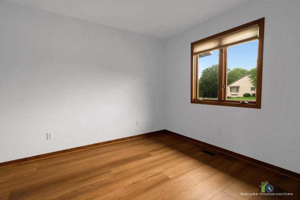 1630 Lakeview Dr - Photo 2 of 38