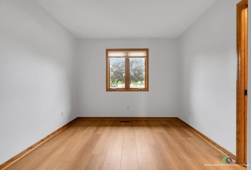 1630 Lakeview Dr - Photo 3 of 38