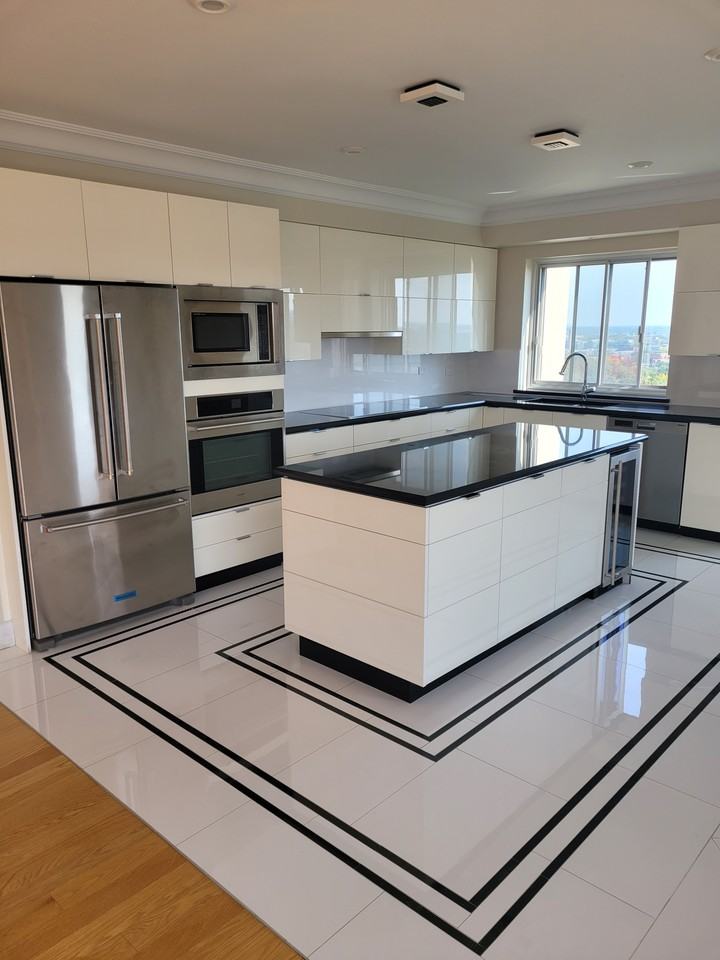 Av. Clarke & SainteCatherine O, Westmount, QC H3Z 2E5 2 Bedroom