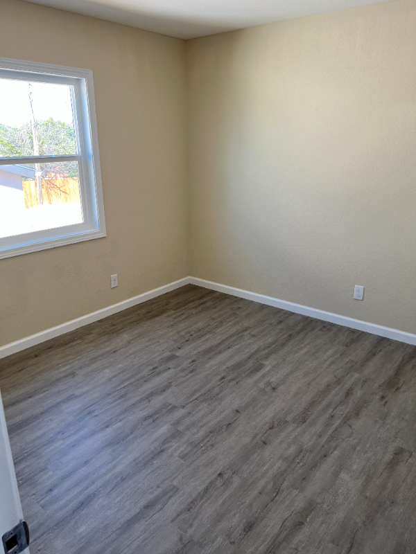 810 Yucca Dr #810-3 - Photo 2 of 9