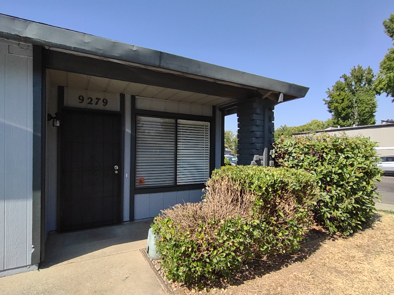 9279 Corinthian Cir - Photo 2 of 24