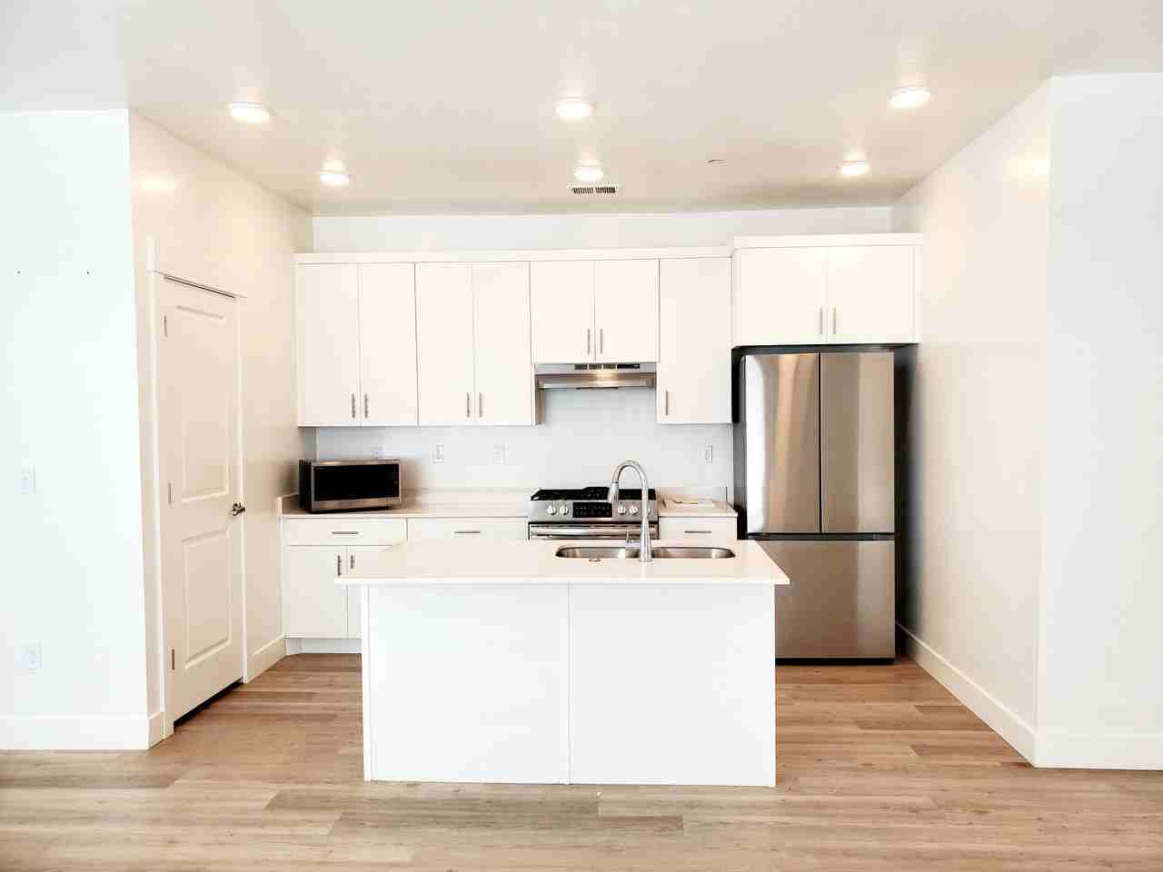 139 E 550 N #102B - Photo 2 of 18