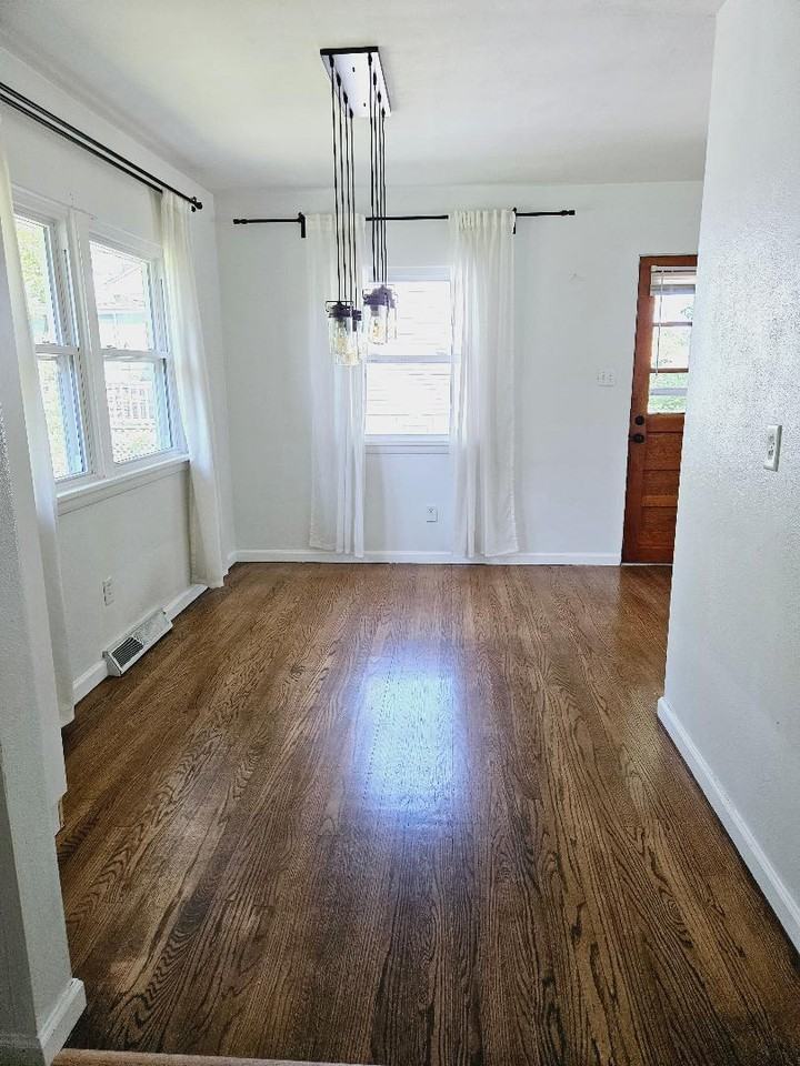 117 Lowell Ct #NA - Photo 3 of 14