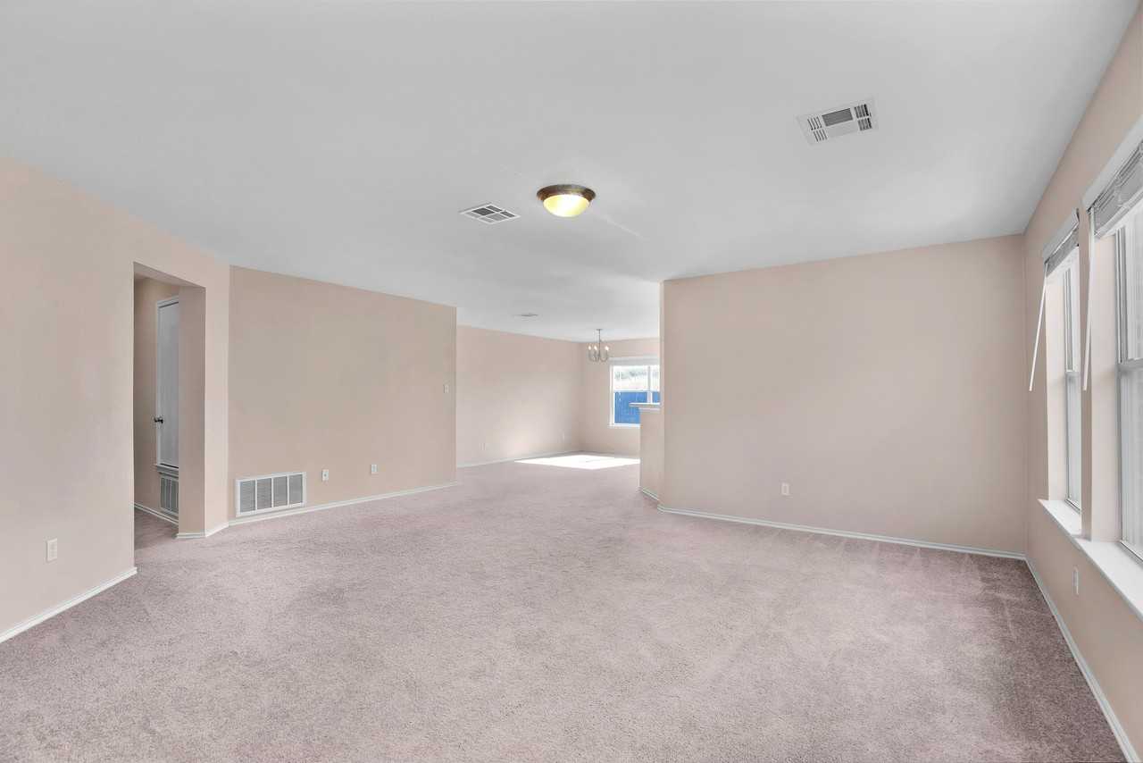 332 Outfitter Drive - Photo 3 of 17