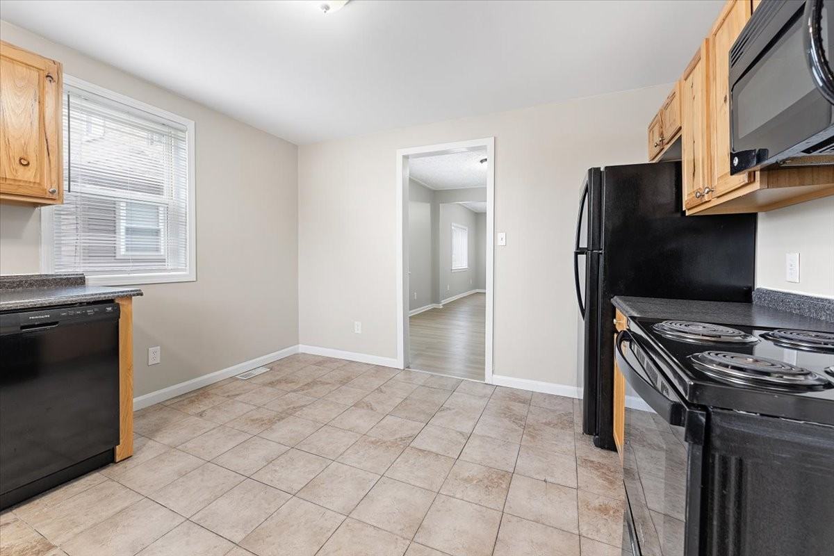 647 Elm St Lowr #1 - Photo 4 of 12