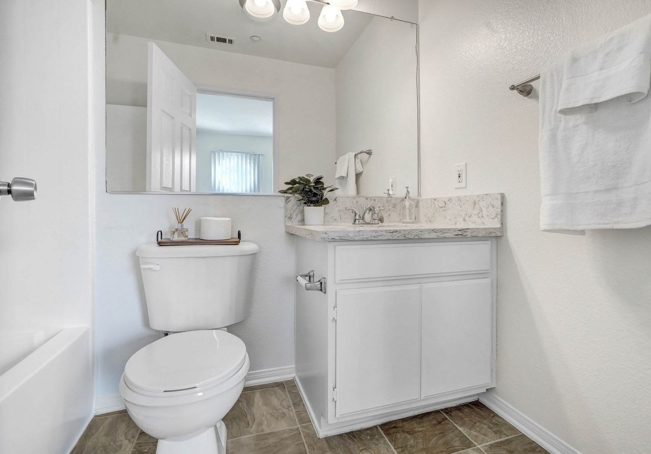 La Villa Apartments - Photo 5 of 16