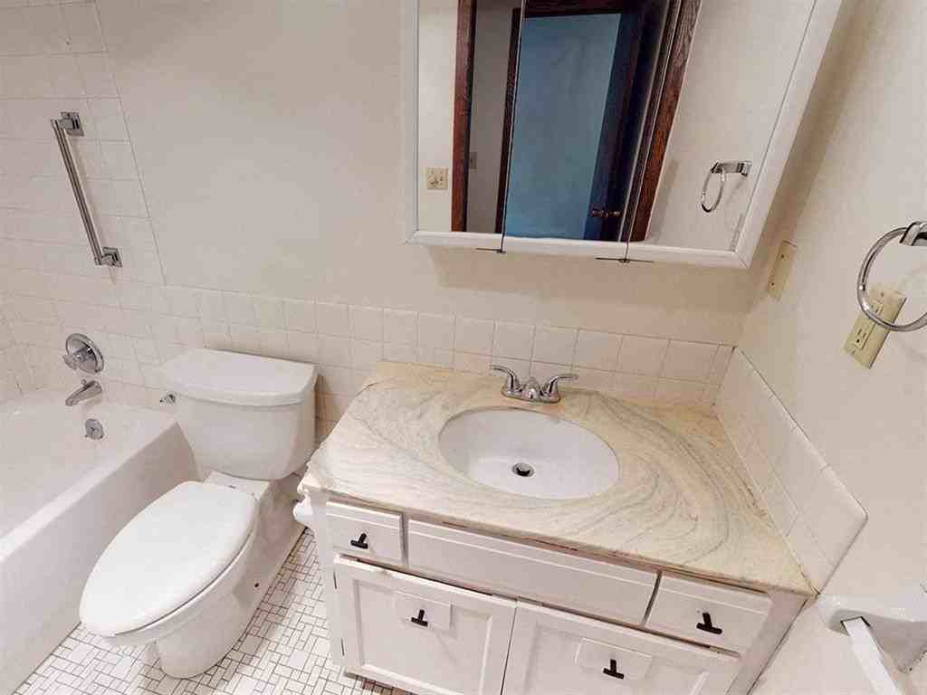 Gold Crest Apartments - Photo 6 of 13