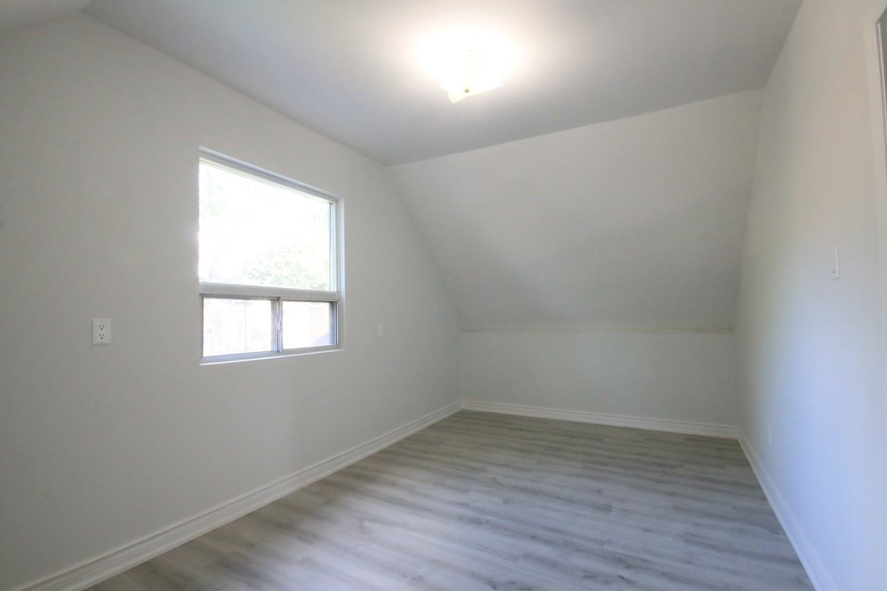 213 Chisholm Avenue - Photo 3 of 10