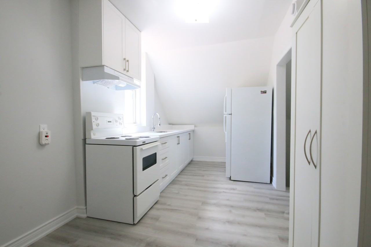 213 Chisholm Avenue - Photo 7 of 10