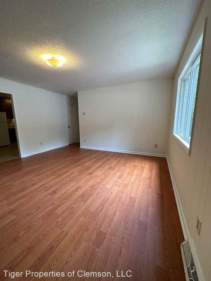 807 Creekside Dr - Photo 3 of 16