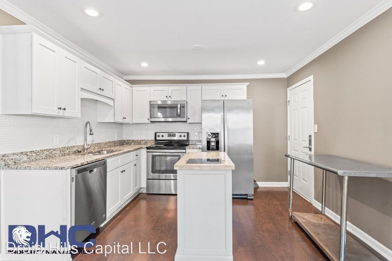 1076 Hubbard St Sw - Photo 2 of 10