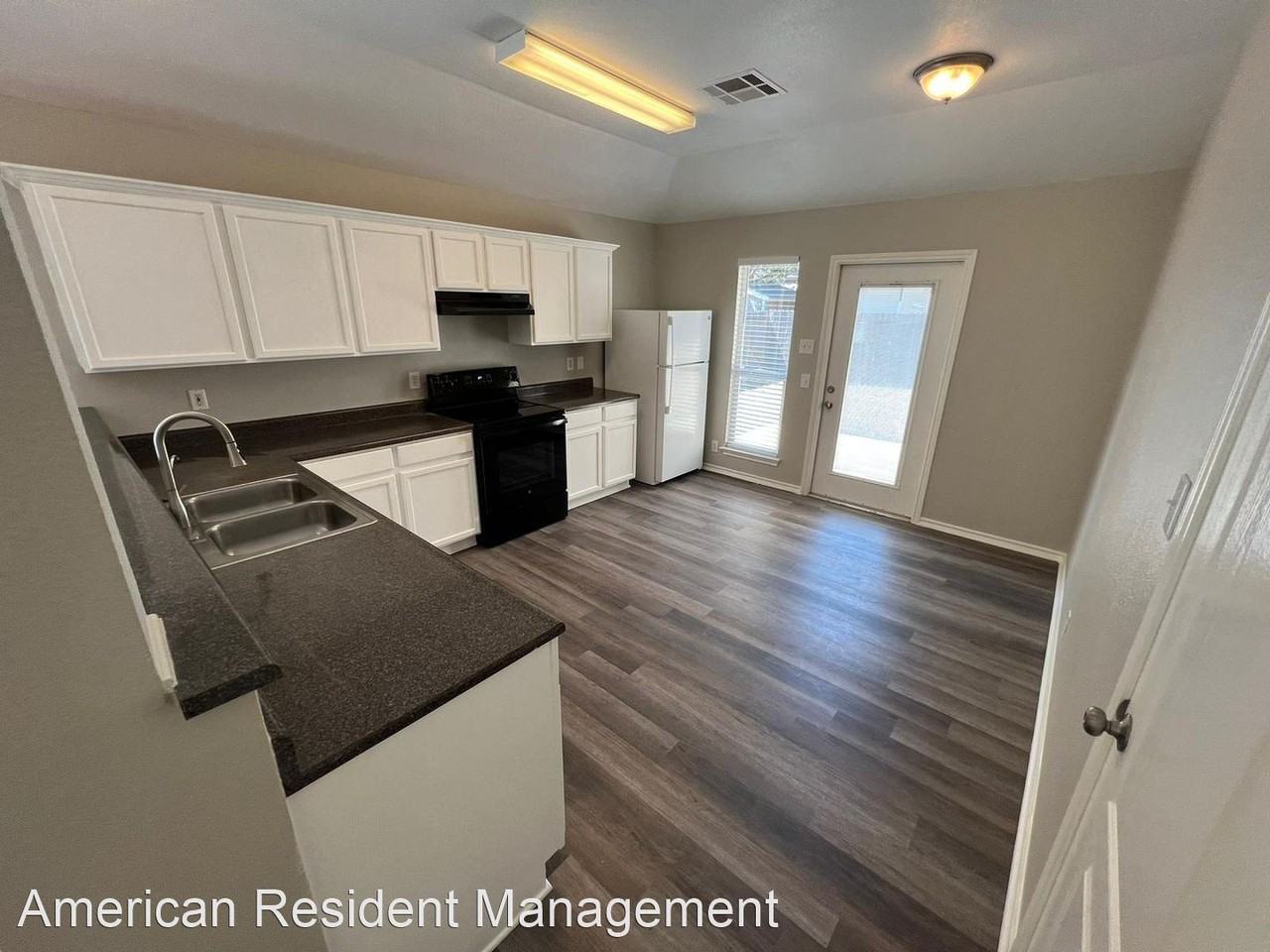 5215 Swan Ter - Photo 3 of 30