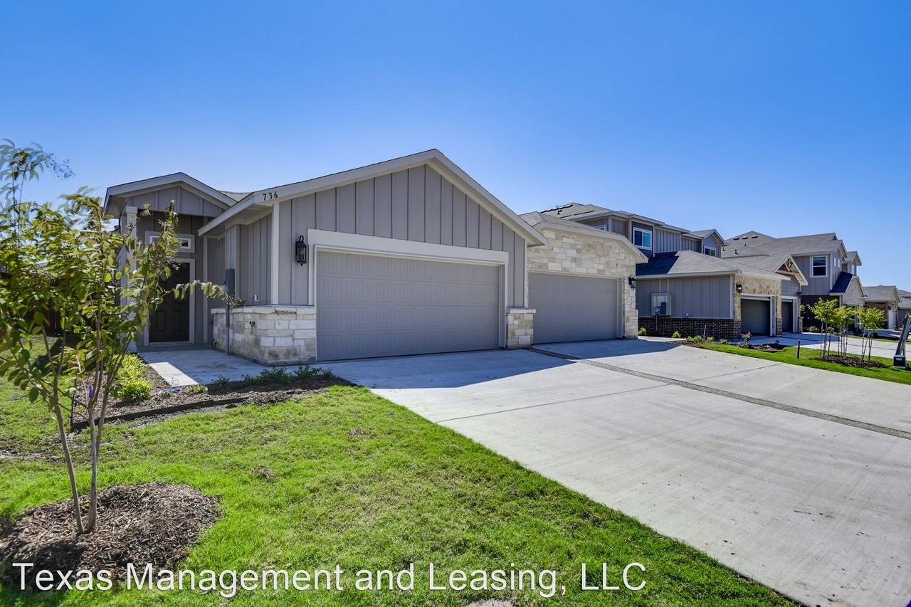 736 Wheatfield Dr - Photo 2 of 22