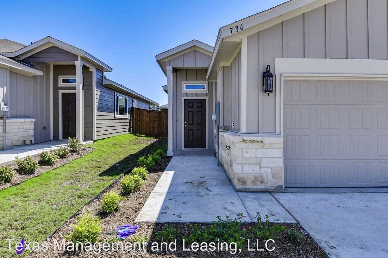 736 Wheatfield Dr - Photo 3 of 22