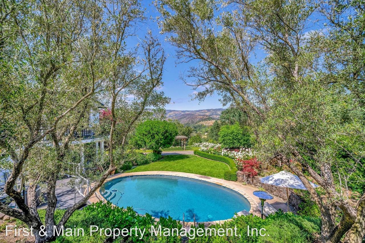 1295 Rockland Dr - Photo 3 of 50